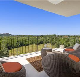 Luxury 4-Bedroom Villa with generous sized Infinity Pool near Buje, Istria. Sleeps 8
